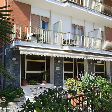 Hotel Ambassador Лайгуэлья Экстерьер фото