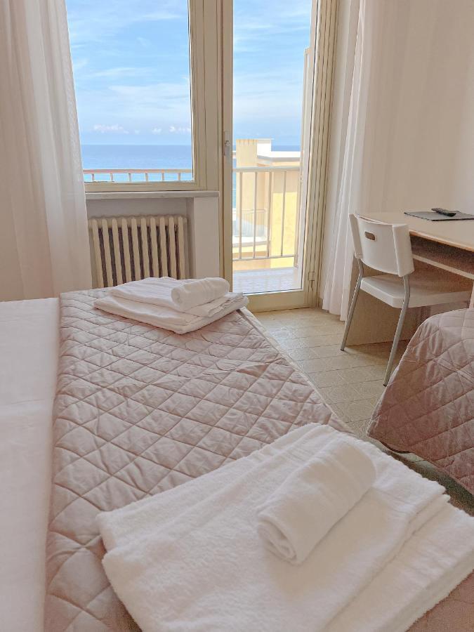 Hotel Ambassador Лайгуэлья Экстерьер фото