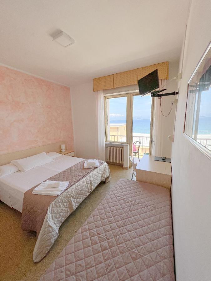 Hotel Ambassador Лайгуэлья Экстерьер фото