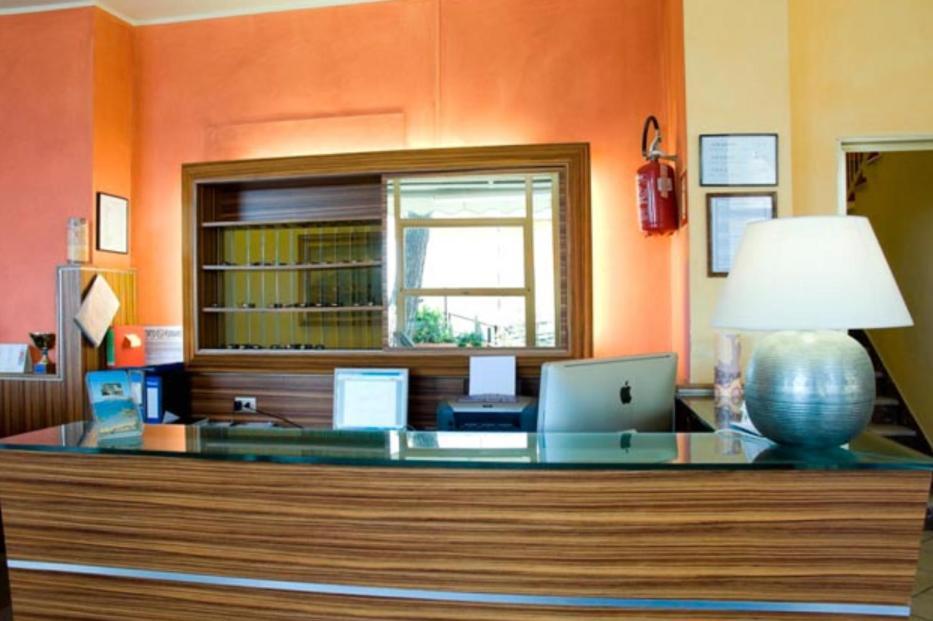 Hotel Ambassador Лайгуэлья Экстерьер фото