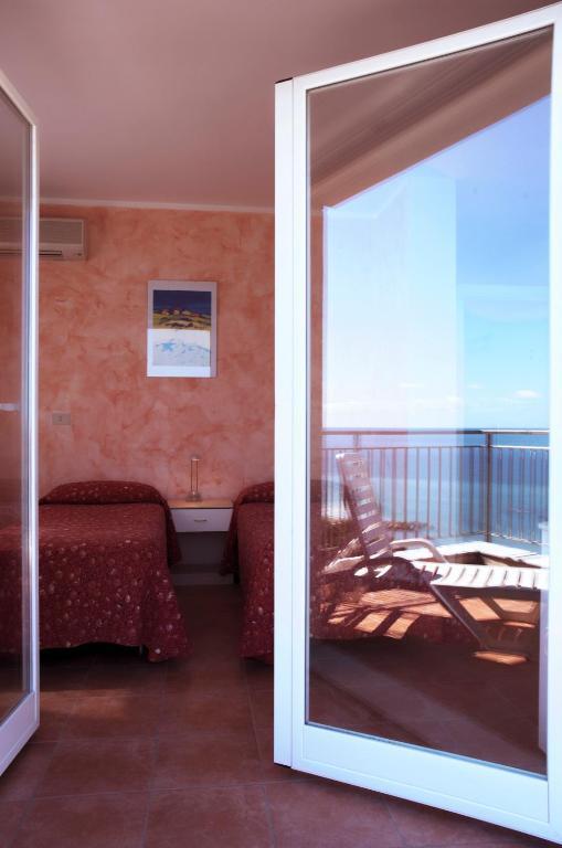 Hotel Ambassador Лайгуэлья Экстерьер фото